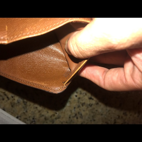 CERTIFIED AUTHENTIC LV Compact Wallet - Picture 5 of 8